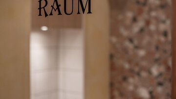 A room with the inscription "Fresh Air Room" and a comfortable wooden shelf. In the background, there is a wall with a beautiful, textured design.
